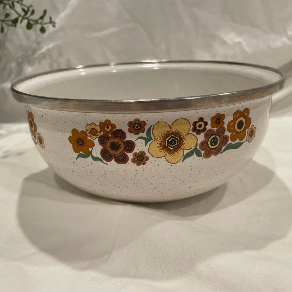 🥳BOGO! Crowning Touch “Harvest Blossom” Vintage Floral Enamel Bowl.
